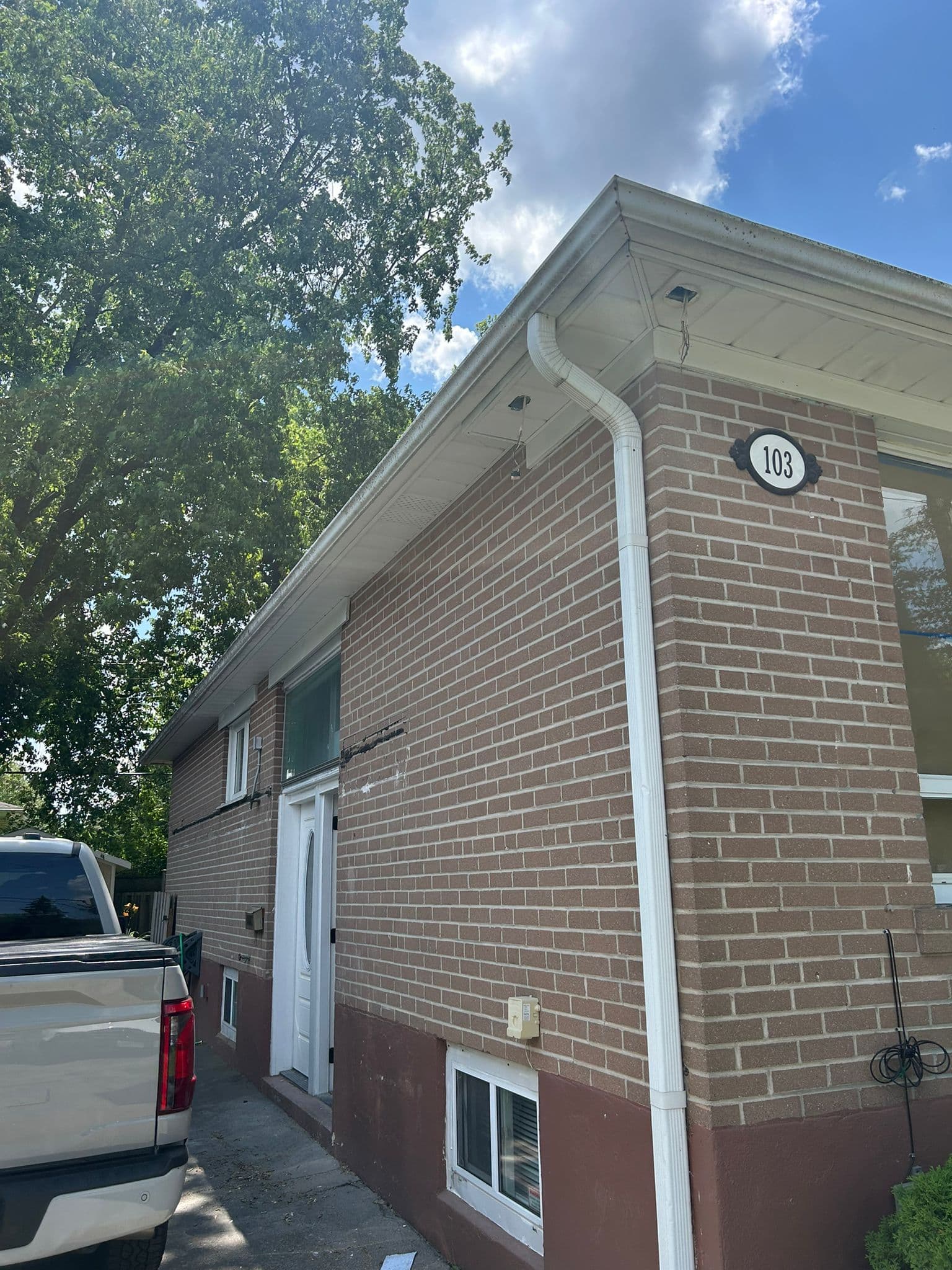 Before: Gutter, Soffit, Fascia & Downspout Installation in Aurora, Ontario (Toronto & GTA)